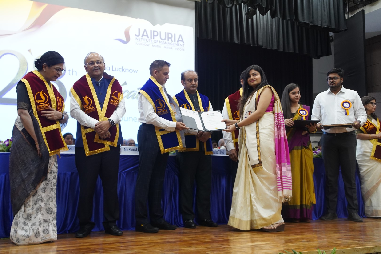 AKM09781 - Copy