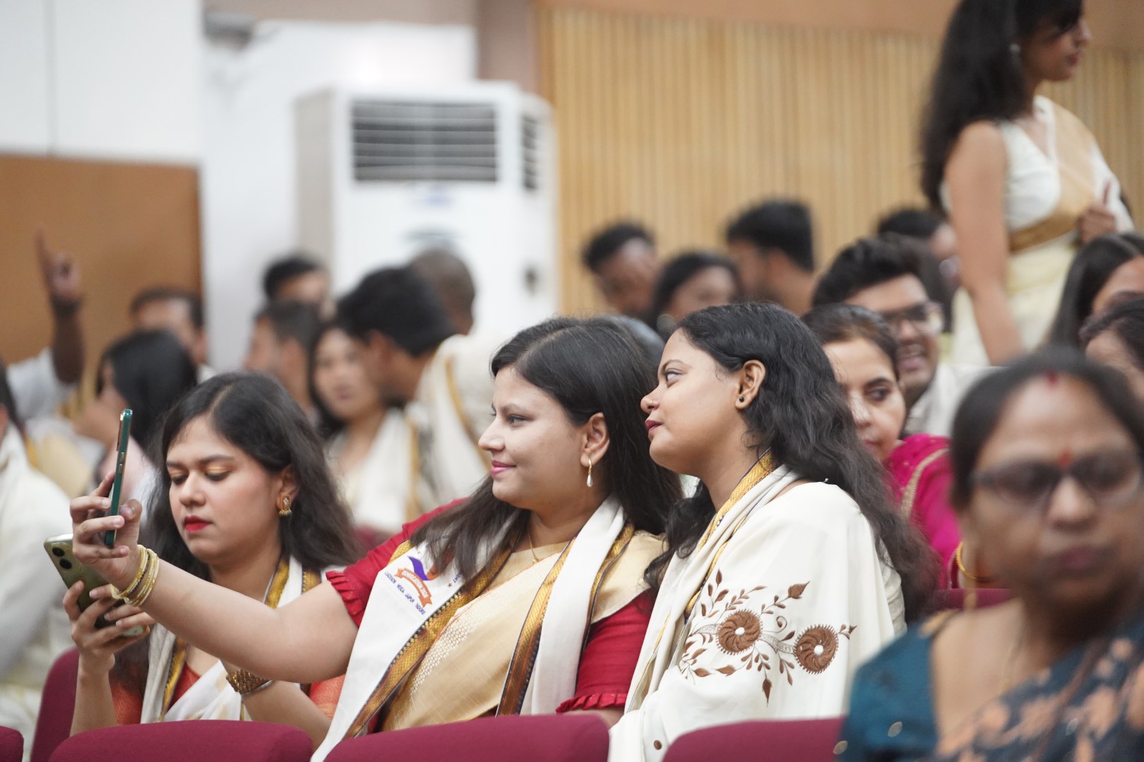 AKM09023